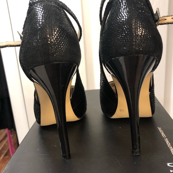 Shoes - Picture 7 of 8